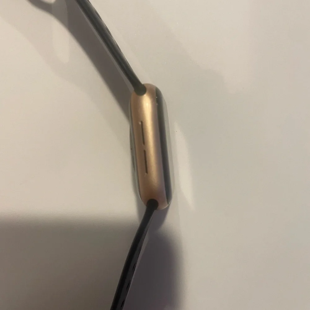 Apple Watch Series 4 40mm 16 GB Rose Gold w/ Black Nike Sports Band